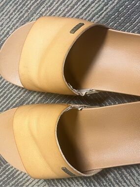 Reef Women's Tan Slide Sandals with Wide Strap